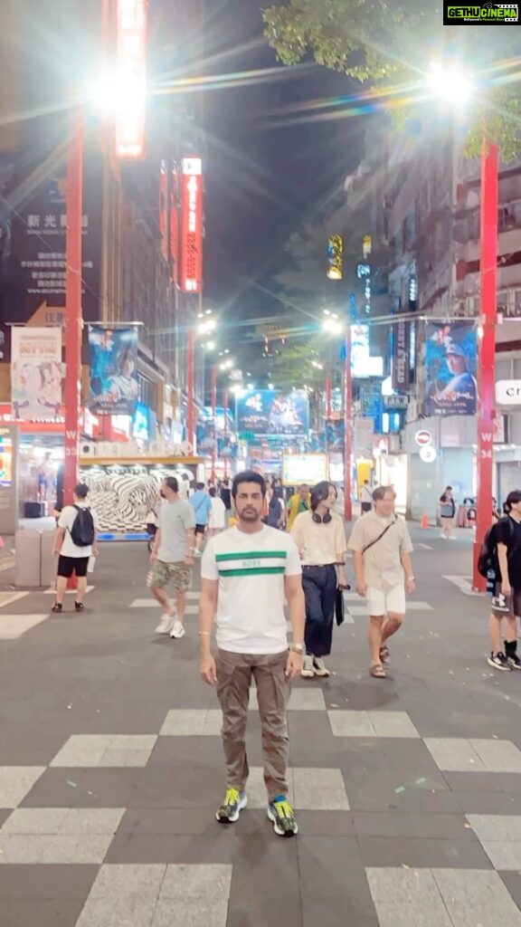 Arjan Bajwa Instagram - Xinmending…. Taipei…. Taiwan !!!! . . . . . . #arjanbajwa #taiwan #taipei #nightmarket #instareels #reels #reelsindia #viral #viralvideos #mood #trending #bollywood #actorslife #traveldiaries #mensfashion #rolex #gstar #asics