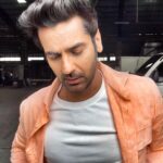 Arjan Bajwa Instagram - Mood and shade of pastels. . . . . . #arjanbajwa #bollywood #actor #actorslife #photooftheday #lookoftheday #entertainment #showtime #showbiz #shooting #motivation #reels #instadaily #mood #viral #mensfashion #menshair #saturday #vibes