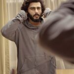 Arjun Kapoor Instagram – Transition-asana 🧘🏻‍♂️

#mood #suitedup