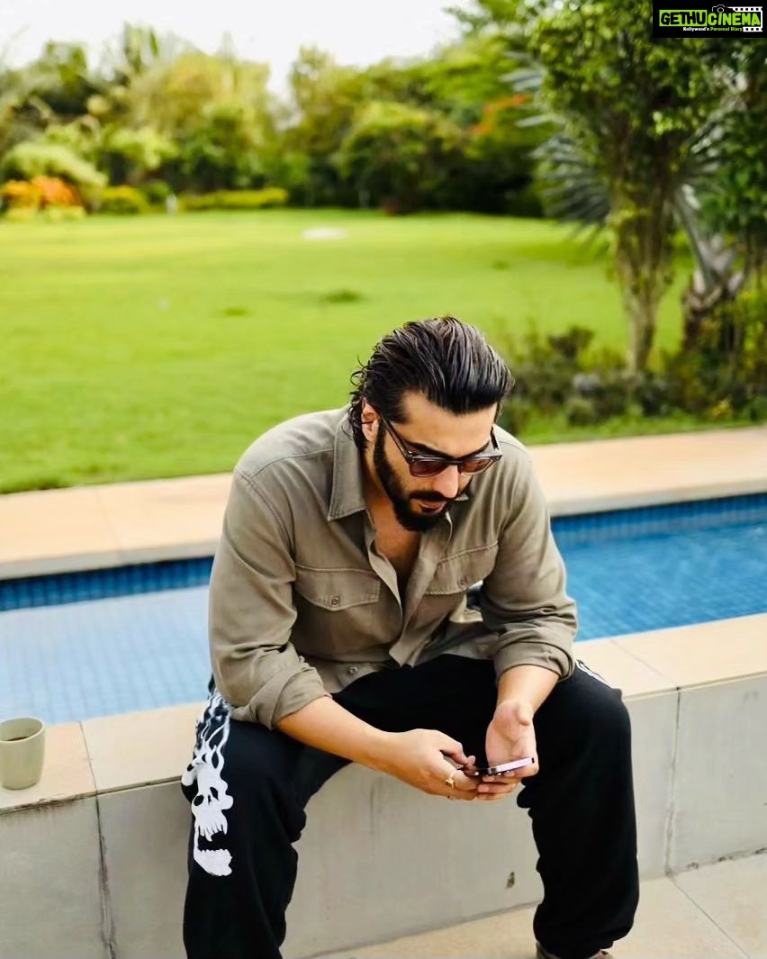 Arjun Kapoor - 404.6K Likes - Life is short, make your weekends long...
#longweekend #mood #photodump