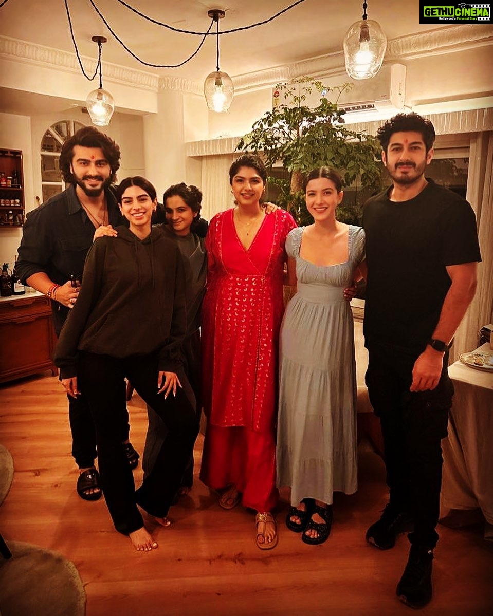 Arjun Kapoor Instagram - The last of the rakhi mohicans !!! Raksha Bandhan sans a few major players from the clan who were missed… Mumbai, Maharashtra