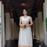 Arthana Binu Instagram - Here goes some more pictures from the Onam series😬 MUAH: @karthika.nitheesh PC: @mojo_click Outfit: @orange_wedding_store Accessories: @orangebeautycollection2022 Stylist: @ajithalavender