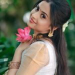Arthana Binu Instagram - Happy Onam🌸 . . MUAH: @karthika.nitheesh Accessories: @orangebeautycollection2022 Outfit: @orange_wedding_store Stylist: @ajithalavender Flowers: @blackgold_designingstudio PC: @mojo_click