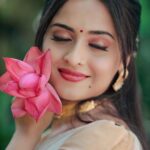 Arthana Binu Instagram - Here goes some more pictures from the Onam series😬 MUAH: @karthika.nitheesh PC: @mojo_click Outfit: @orange_wedding_store Accessories: @orangebeautycollection2022 Stylist: @ajithalavender