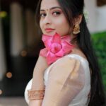 Arthana Binu Instagram - Happy Onam🌸 . . MUAH: @karthika.nitheesh Accessories: @orangebeautycollection2022 Outfit: @orange_wedding_store Stylist: @ajithalavender Flowers: @blackgold_designingstudio PC: @mojo_click
