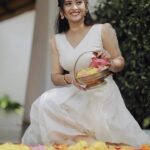 Arthana Binu Instagram - ONAM 🌸 . . Makeup: @karthika.nitheesh Designer: @ajithalavender Costume: @orange_wedding_store VC: @mojo_click Flowers: @blackgold_designingstudio Jewellery: @orangebeautycollection2022