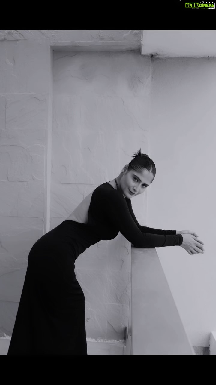Arti Singh Instagram - Women like you don’t happen often .. never forget how rare your are 🖤
