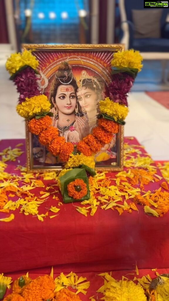 Arti Singh Instagram - Last Monday of Shravan ❤️I pray mahadev bless you all with immense happiness and good health and prosperity 🙏🙏
