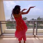 Arti Singh Instagram - And ye toh karna hi tha .. bhabhis song ❤️❤️❤️.. @kashmera1 your song 🌸 trending ❤️ Wearing @shop_sew