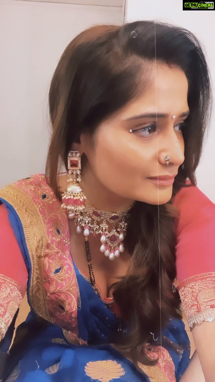 Arti Singh Instagram - इतना मत भाग किसी के पीछे की पाँव की जगह दिल थक जाए 😊