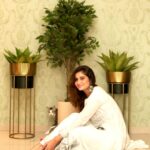 Arti Singh Instagram - Don’t miss my tunni peeping and this amazing plant and Brooklyn fluted gold planter ❤️ @mason.home