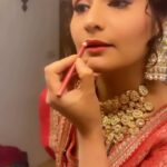 Arti Singh Instagram - Make up room scenes.. my evergreeen songs and gajra love ❤️😍