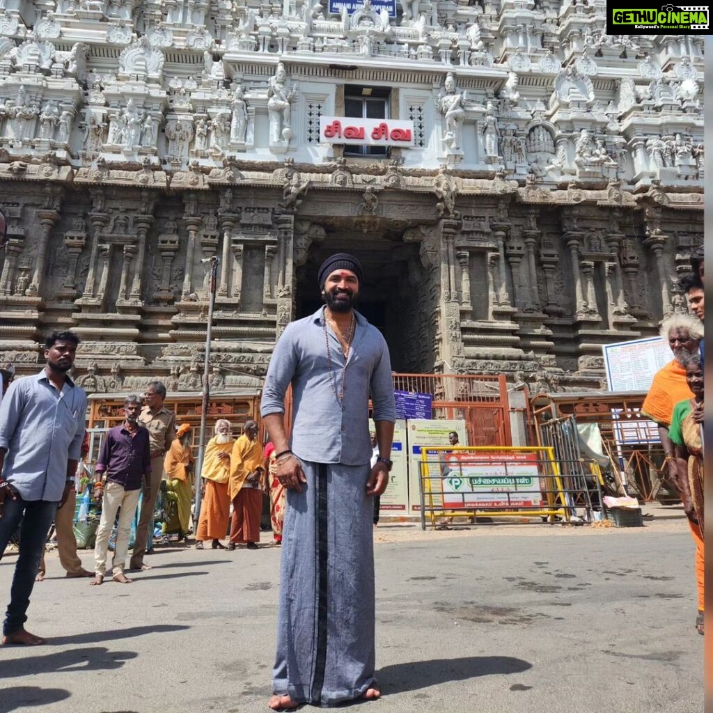 Arun Vijay Instagram - Om Namashivaya 🙏🏽 God bless everyone.. #spirituality #templetour #AV #thiruvannamalai #girivalam