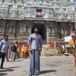 Arun Vijay Instagram - Om Namashivaya 🙏🏽 God bless everyone.. #spirituality #templetour #AV #thiruvannamalai #girivalam