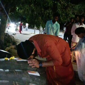 Arun Vijay Instagram - Om Namashivaya 🙏🏽
God bless everyone..
#spirituality #templetour #AV #thiruvannamalai #girivalam