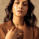 Arushi Sharma Instagram - Autumn vibes 🍁 Photo : @dinesh_ahuja wearing : @zara @claracheofficial Footwear : @aldo_shoes Jewellery : @snastudios Styled by : @styled_by_meera @tryagaintoobad Styling team : @jharna.art @radhika__palange Makeup and Hair by @makeupbyvirja Assisted by @pallavigadade