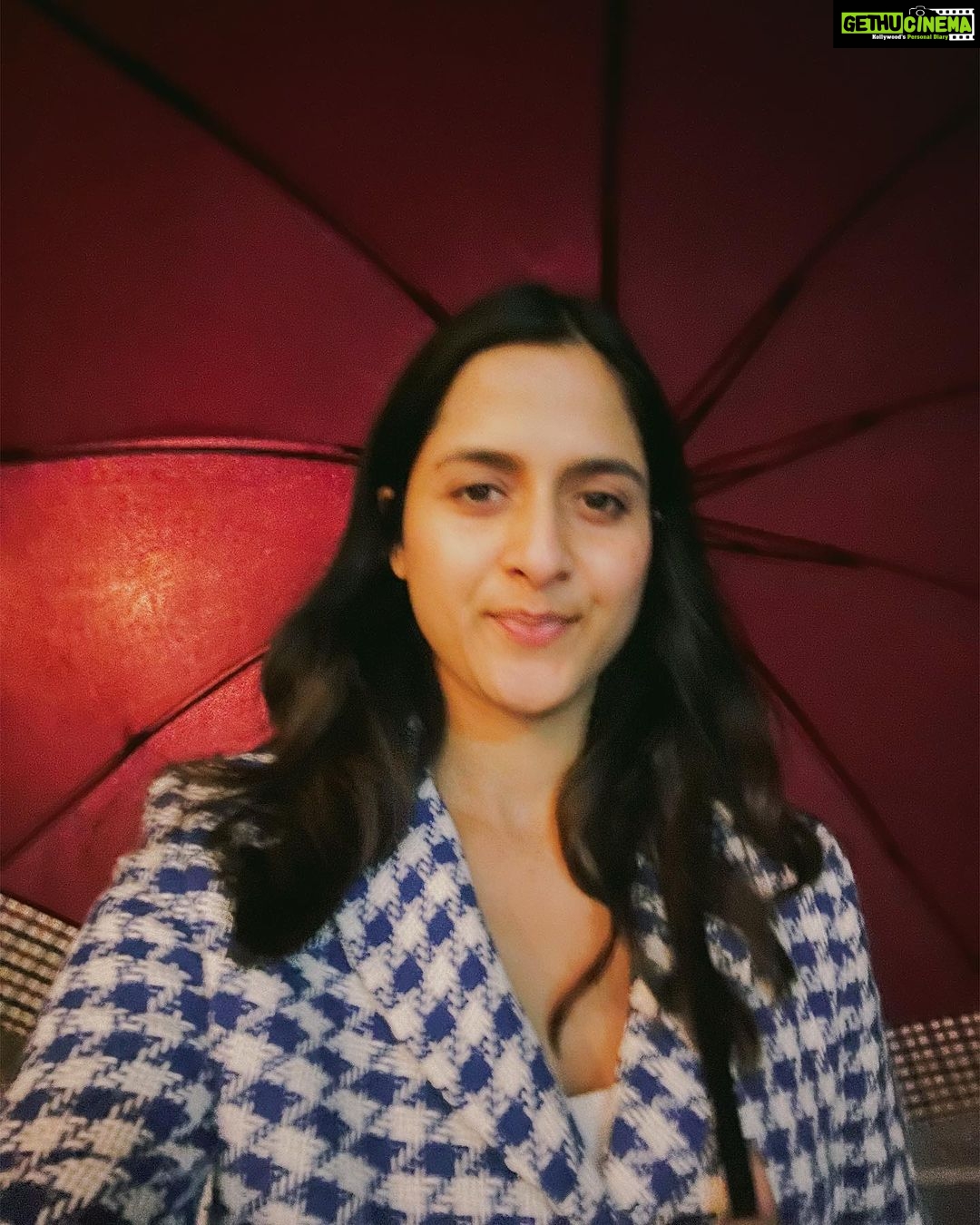 Arushi Sharma Instagram - Do ladki bheegi bhaagi si ☔️