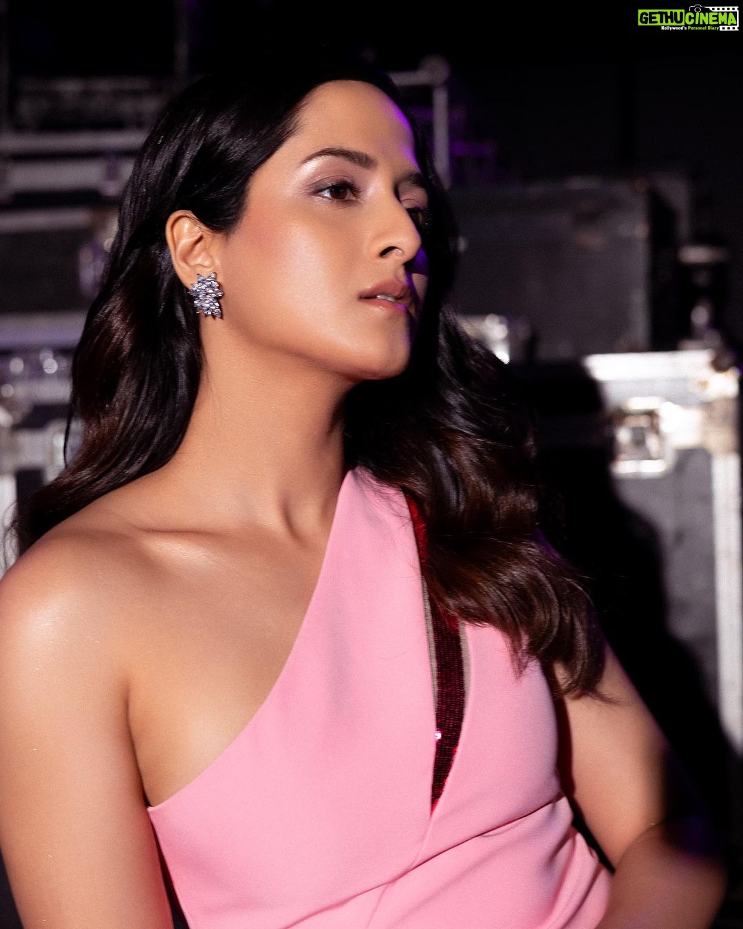 Arushi Sharma Instagram - 1 day to go 🦩 #KaalaPaaniOnNetflix Styled by @anshikaav Assisted by @bhatia_tanisha Shot by @dinesh_ahuja Outfit @gennyofficial Jewellery @karishma.joolry Footwear @oceedeeshoes Hair @tejisinghofficial Makeup @neerajnavare.makeupartist