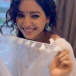 Asha Negi Instagram - Just a naari, ajkal too much in saari!🤍 . @mansimao @rich.a1836 @vanitalodha @suta_bombay 📹 @vasudhagroverr 🫶