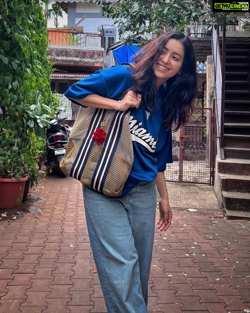 Asha Negi Instagram - When your weekend was lit, there ain’t no monday blues..??🦋💙