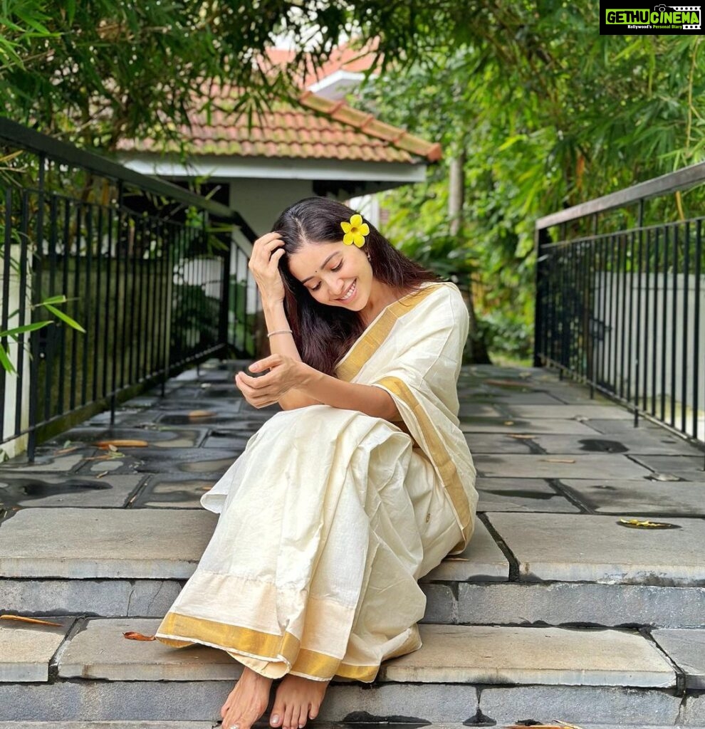 Asha Negi Instagram - Wrapped in Nature’s beauty, embracing Kerala’s grace!🍃🤍✨ @amaltamaraayurveda #amalyatri #amalwayoflife #lifeatamal Amal Tamara