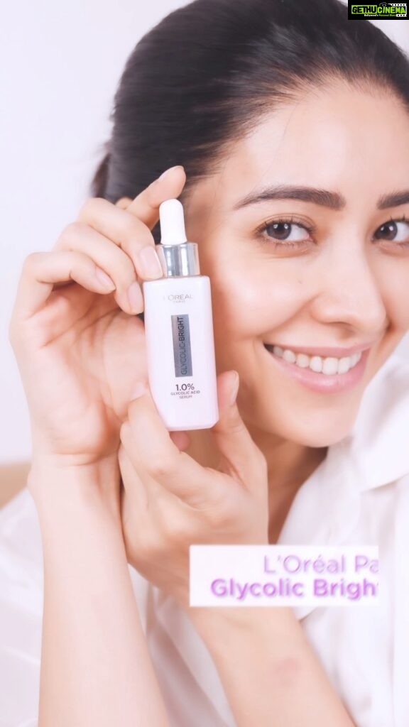 Asha Negi Instagram - #Ad My favourite addition to my skin care routine is the L’Oréal Paris Glycolic Bright Serum. The 1% glycolic acid makes it safe to use everyday and remove dark spots in matter of 2 weeks. Try it for yourself and see the difference! #GlycolicBrightSerum #GlycolicAcid #LorealParisIndia