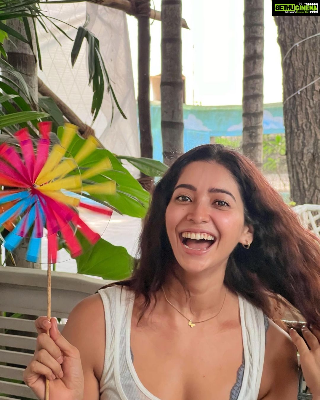 Asha Negi Instagram - It’s too much joy to hold for a day!🌈🤎 Happy Saturday evryone!! @___anshuman.s___ you’ve made me so happy today! How are you so thoughtful!🥹🫶 @thechildwholoves @satyaa_prk Thankyou for existing!🌼 Somewhere Being Happy