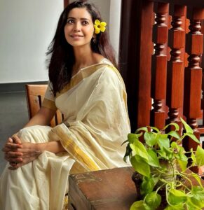 Asha Negi Instagram - Wrapped in Nature’s beauty, embracing Kerala’s grace!🍃🤍✨
@amaltamaraayurveda 
#amalyatri 
#amalwayoflife
#lifeatamal