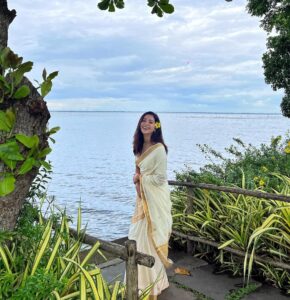Asha Negi Instagram - Wrapped in Nature’s beauty, embracing Kerala’s grace!🍃🤍✨
@amaltamaraayurveda 
#amalyatri 
#amalwayoflife
#lifeatamal
