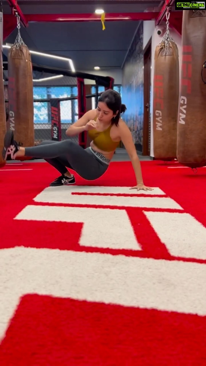 Asha Negi Instagram - She told she wanted to have a fun training session 😅🤟🏽 @ashanegi . . #hiitworkout #functionaltraining #animalmovement #bodyweightworkout #bodyweighttraining #functionalfitness #fitnessmotivation #ashanegi UFC GYM Bandra