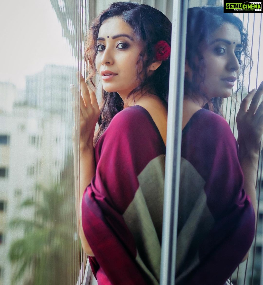 Asha Negi Instagram - एक ख़त लिखा था बादलों को, भीगा भीगा जवाब आया अभी।🌹 -unknown @portraitsbybalvindersingh @mansimao @suta_bombay @rich.a1836 @vanitalodha And @pooja_chaube 🫶 #tulseatalent