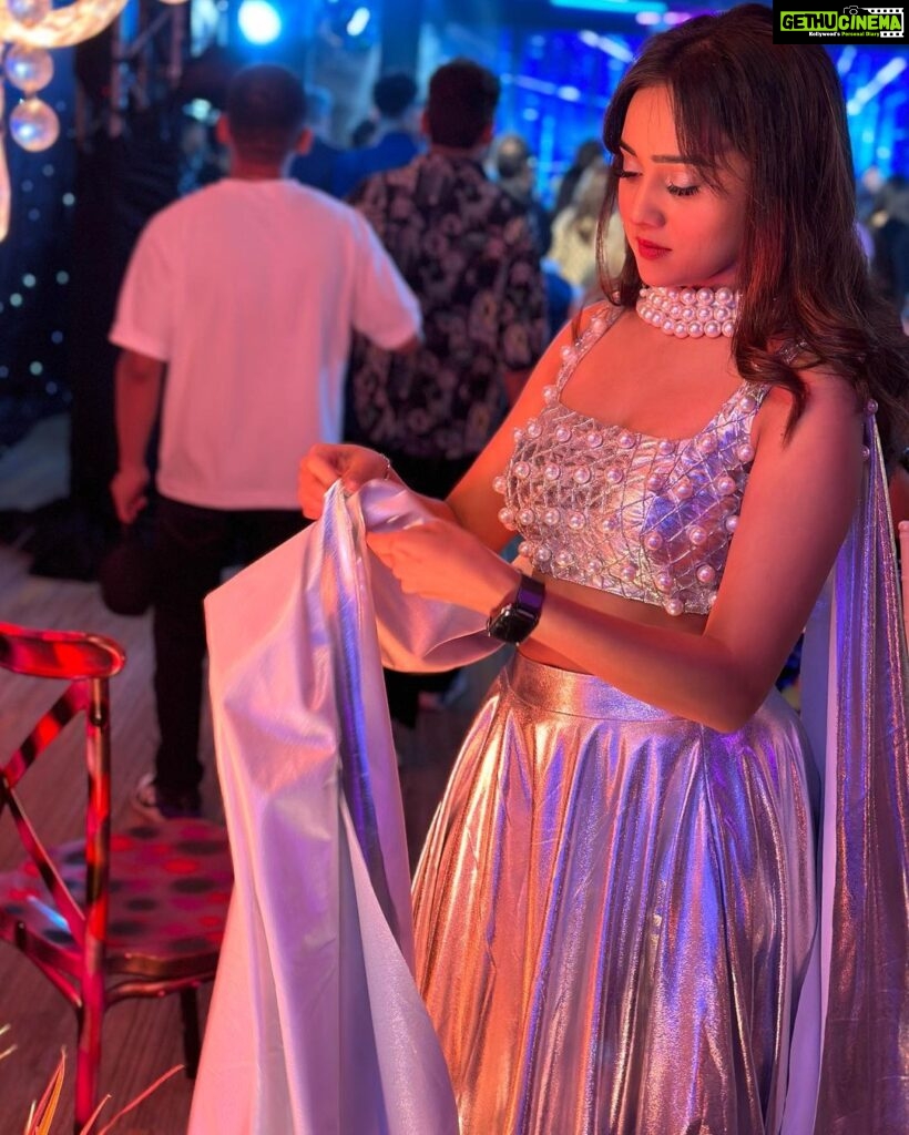 Ashi Singh Instagram - These pictures didn’t need editing. The og light was good enough. . Styled by: @styleitupbyaashna Outfit: @purvisethiacouture #ashisingh #styleitupbyaashna #silver #PhuketMarriage #DestinationWedding #PhuketWedding #PhuketDiaries #Thailanddiaries