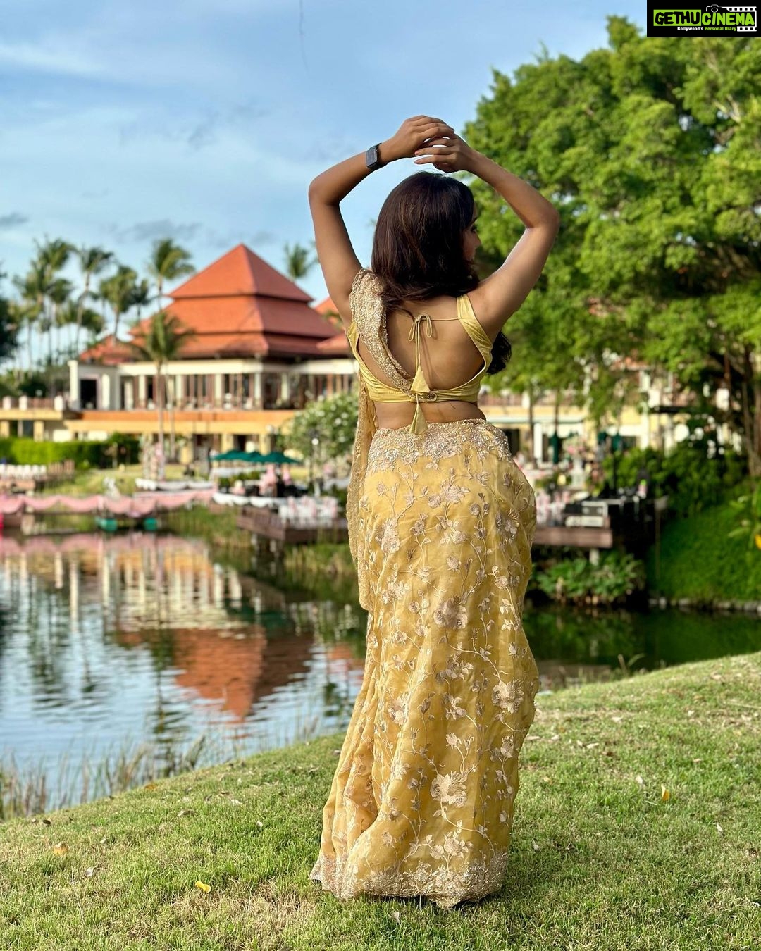 Ashi Singh Instagram - Not a disney princess call me Indian Queen 👸 I really wanted to flaunt that draping 😋 . Styled by :- @nehaadhvikmahajan 👗Outfit:- @neerusindia 💍Jewelery:- @adan_creation_ . #AshiSingh #Phuket #PhuketDiaries #Thailand #IndianWedding #DestinationWedding #WeddingInThailand #WeddingInPhuket Phuket, Thailand