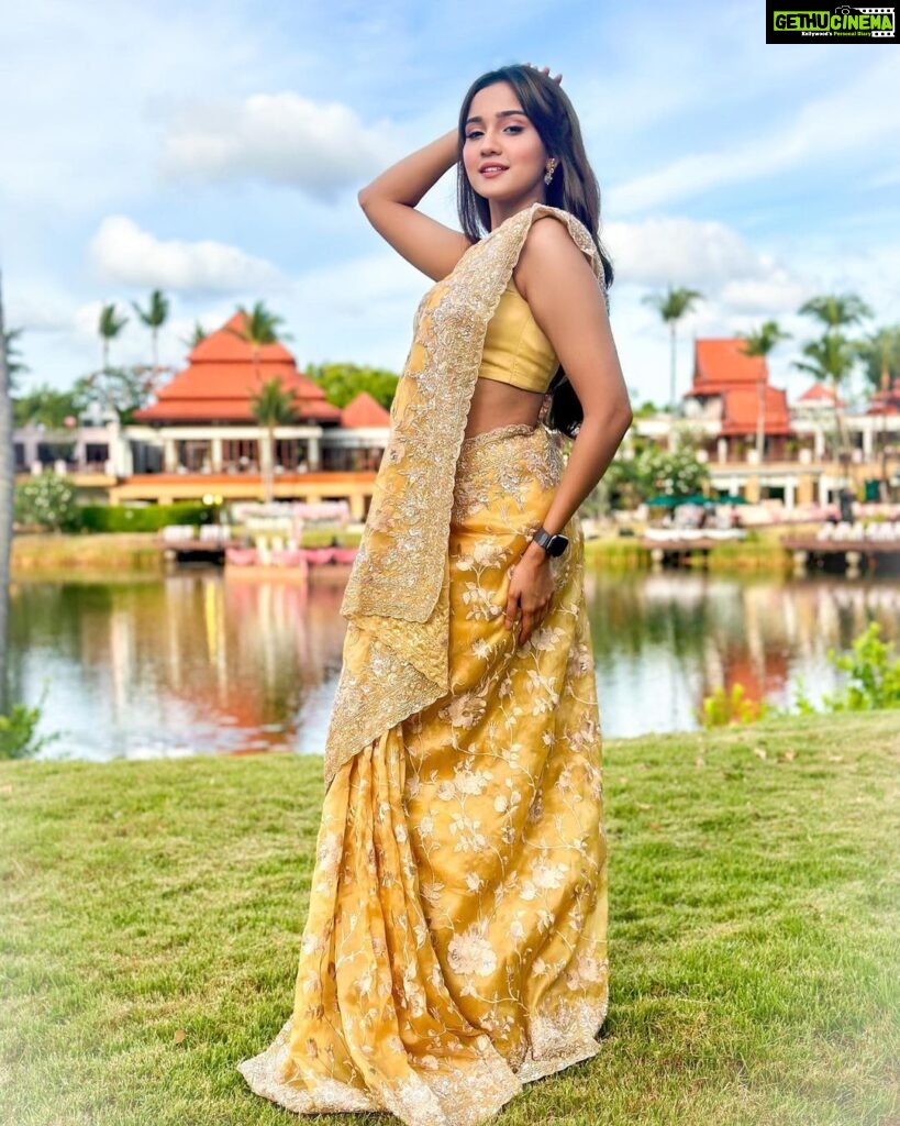 Ashi Singh Instagram - Not a disney princess call me Indian Queen 👸 I really wanted to flaunt that draping 😋 . Styled by :- @nehaadhvikmahajan 👗Outfit:- @neerusindia 💍Jewelery:- @adan_creation_ . #AshiSingh #Phuket #PhuketDiaries #Thailand #IndianWedding #DestinationWedding #WeddingInThailand #WeddingInPhuket Phuket, Thailand