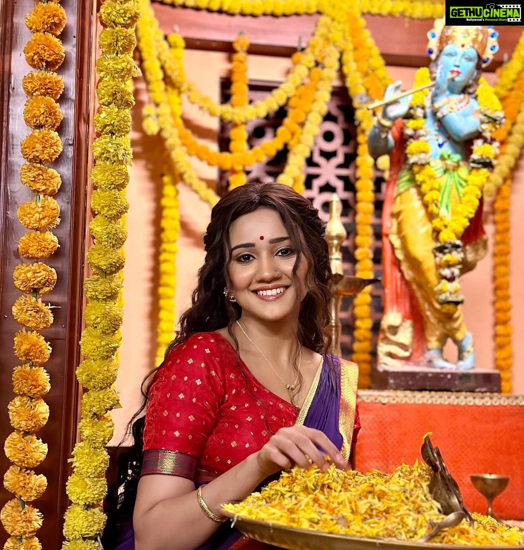 Ashi Singh Instagram - Hathi Ghoda Palki JAI KANHAIYALAL KI 🙏🏻🌸