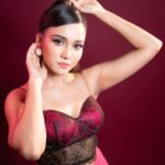 Ashi Singh Instagram - Oh yeah I am flaunting my pearls 🤍 . Styled by @stylingcityy Brallete @clovia_fashions Pearl studs @xxessories 💄& 👱‍♀️ @varshathapa_makeup_hair shot by @ayushgoenka_