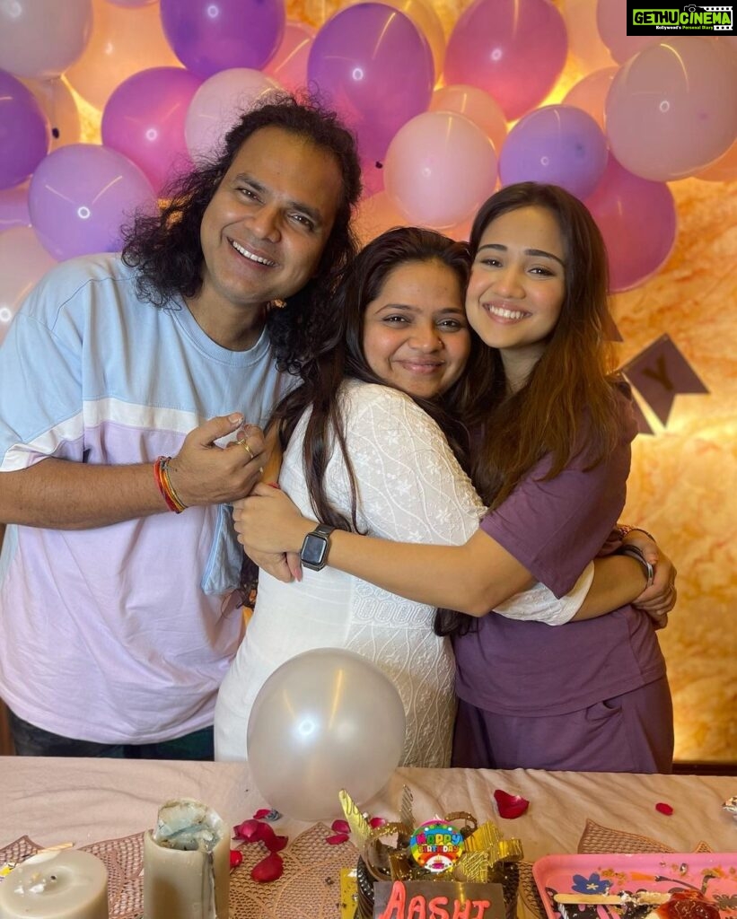 Ashi Singh Instagram - Birthday 2023 🎂✨ Can’t tell in words how grateful and thankful I am ♥ I’ve got the best people 🫶🏻 I don’t know what did I do to deserve this kind of love .You guys are the BEST 🥹 Thank you for making my day so special, so beautiful, so memorable ♥ All the love, efforts , all the wishes and everything you guys have done DILSE thanks ♥ ☹ sirf 10 hi pictures daal skte hein 😕 . #BirthDay2023 #BirthDaySquad