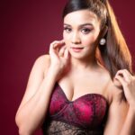 Ashi Singh Instagram - Oh yeah I am flaunting my pearls 🤍 . Styled by @stylingcityy Brallete @clovia_fashions Pearl studs @xxessories 💄& 👱‍♀️ @varshathapa_makeup_hair shot by @ayushgoenka_
