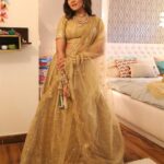 Ashi Singh Instagram – It was very difficult to decide the sequence 🫢👸🌟
.
#AshiSingh #SuMeet #Meet #MeetOnZeeTV #MeetBadlegiDuniyaKiReet #AshiAsMeet #AshiQsSumeet #Bridal #Dulhan #Golden #GoldenLehnga #GoldenBride