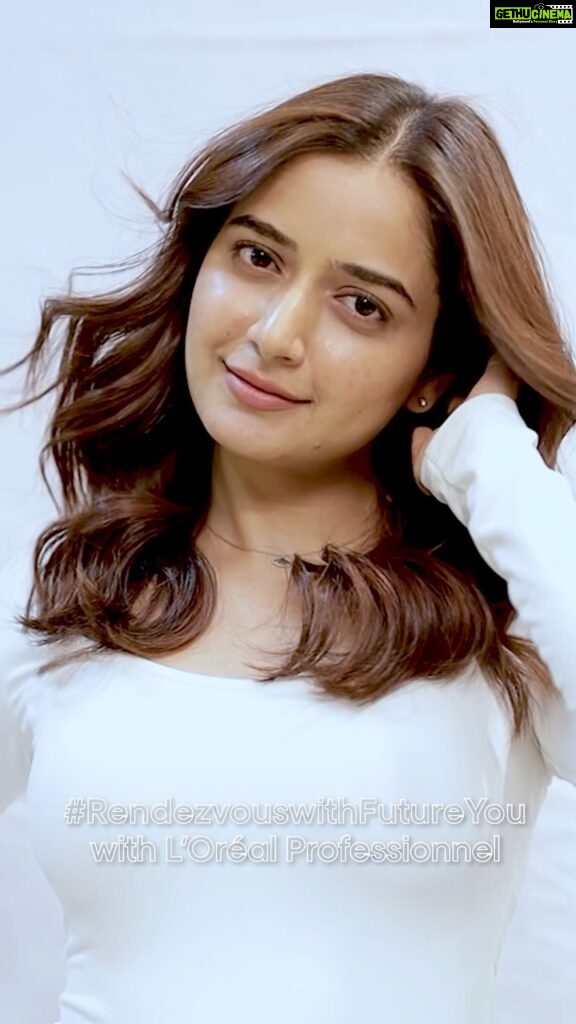 Ashika Ranganath Instagram - #Ad A much needed hair transformation! 🤍✨ Get ready to be amazed with the future of hair coloring with the #inoaID App by @lorealpro_education_india where you can virtually try on different hair color shades before choosing the one you love! iNOA is embraced with the power of oil, is ammonia-free, and has a vegan formula! It’s given me a bolder, gorgeous new look without any hair damage! Isn’t that just amazing? 😍 Shoutout to my hairdresser @jaganchopper from @vurvesalon for this amazing experience! So don’t wait, book your appointment today at the nearest L’Oreal Professionnel salon to #RendezvousWithFutureYou ✨ #LorealProindia #LorealProfindia #Inoahaircolor #Haircolor #iNOA #InoalD #InoaIDIndia #MyHairID #FutureOfHairDesign #vurvesalon #vurvesalonchennai @lorealpro