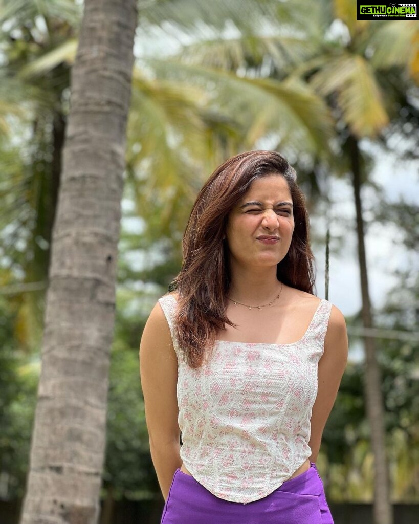 Ashika Ranganath Instagram - My heart is bursting with joy and happiness thanks to each and every one of you. Your messages, edits, lovely posters & great work to help & support the underprivileged made me feel blessed & grateful for such amazing fans ♥️ I'm beyond grateful for the love, the absolute awesomeness you brought to my special day. To my friends - You're all incredible, and I'm lucky to have such an amazing bunch of friends who know how to throw an epic celebration. Thank you, thank you, THANK YOU for making my birthday a blast! To all my fans - I’m gonna be coming live to talk to you all this week! Lots of love Ashika Ranganath🎈🤩🎂