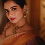 Ashika Ranganath Instagram - For the launch of Joyalukkas Sita Kalyan am collection! Shot by @framesbyvikaskakolu Saree & blouse @samyakksarees Jewellery @joyalukkas Make up @urjapatel_artistry Hair @paramesh_hairstylist