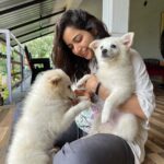 Ashika Ranganath Instagram - Weekend at Coorg ☔️ Also, jack & jill’s first appearance on gram 🫶🏻 @thejaswini_sharma @anusha.ranganath_ @rajeevgowda13 @sangeetha_prasan ♥️ Madikeri, Coorg