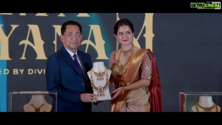 Ashika Ranganath Instagram - Joyalukkas presents ‘Sita Kalyanam’ Bridal Collection - A glorious tribute to the everlasting bond of love immortalized in the epic Ramayana. The Collection captures the legendary allure of traditional temple jewellery and is the epitome of meticulous workmanship and uncompromising attention to detail. #joyalukkas #sitakalyanam #bridesofjoy #indianbrides #bridaljewellery #goldjewellery #diamondjewellery