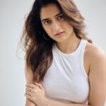 Ashika Ranganath Instagram - 🤍 Shot by @sandeep.mv you’re amaaaazinggg 🙌🏻 Make up @urjapatel_artistry Hair @paramesh_hairstylist Bangalore, India