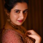 Ashika Ranganath Instagram - For the launch of Joyalukkas Sita Kalyan am collection! Shot by @framesbyvikaskakolu Saree & blouse @samyakksarees Jewellery @joyalukkas Make up @urjapatel_artistry Hair @paramesh_hairstylist