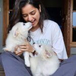 Ashika Ranganath Instagram - Weekend at Coorg ☔️ Also, jack & jill’s first appearance on gram 🫶🏻 @thejaswini_sharma @anusha.ranganath_ @rajeevgowda13 @sangeetha_prasan ♥️ Madikeri, Coorg