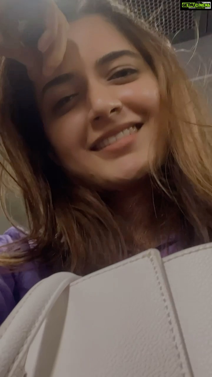 Ashika Ranganath Instagram - Breezy nights & this song ♥️
