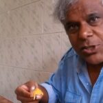 Ashish Vidyarthi Instagram - 1500 Idlis Everyday 🤯Fluffy Idlis, Crispy Dosas & One-of-a-Kind Spicy Chutney! 😋🌶️ Watch full vlog on YouTube-Ashish Vidyarthi Actor Vlogs This vlog is all about a beautiful early morning car ride with some interesting and inspiring conversations with amazing people like Shrestha - Chinu Ji’s (coffee estate owner) daughter and Atish who is a passionate musician and enjoys off-road driving. It’s also about enjoying freshly baked fluffy idlis with Jaiprakash and others at Mamu’s Idli Centre in Haasan. The hot idlis are served with spicy chutney and chopped onions and the entire experience is amazing. The small crispy dosas too are lovely! So, hop in with me in the car today as I start my travel towards Bengaluru from Shakleshpur early in the morning with the Sun not up yet. Sip into some homemade hot coffee before starting the journey that Chinu Ji’s daughter Shrestha has got for us. We will be chit-chatting all through the way as Atish will be driving us through the foggy roads. Feel the cool and refreshing early morning breeze with me. Let’s experience these beautiful moments together through this vlog and let’s keep spreading love and positivity. Alshukran Bandhu Alshukran Zindagi ADDRESS - Mamu Idli Hotel, Chikka Garadi St, Penshan Mohalla, Hassan, Karnataka 573201 #idli #idlichutney #karnataka #hassan #foodrecipes #foodreels #spicy #chutney #reels #reelitfeelit #reelkarofeelkaro #reelsindia #foodvideo #ashishvidyarthi #actorslife #southindianfood #dosa #youtube #vlog #blogger Hassan Karnataka