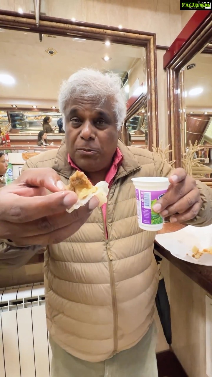 Ashish Vidyarthi Instagram - Ungliyoon se khaane ka mazaa hee alag hai bhai 😉😋 Had Traditional Burek, Yoghurt and Croissant in Belgrade, Serbia… #croissant #burek #traditional #food #breakfast #belgrade #serbia #travel #explore #breads #foodie #ashishvidyarthi #actorslife #fun